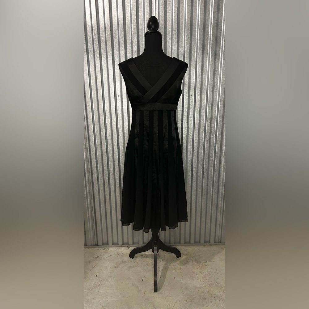Women’s Adrianna Papell Black Stipe Sleeveless Polyester Spandex Dress Size 6 - Picture 2 of 4